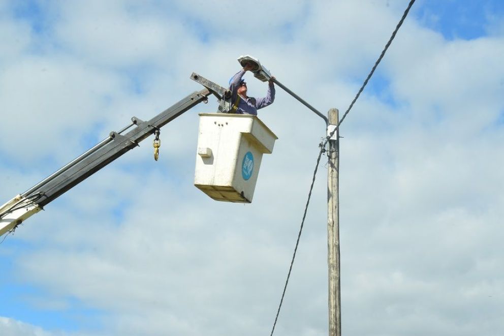 Activa intervención de electrotecnia de la comuna para el mantenimiento del alumbrado público