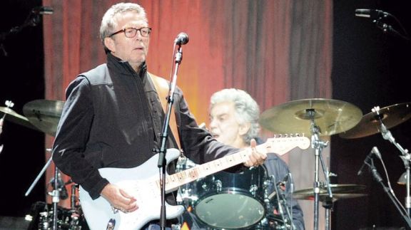 Eric Clapton tiene Covid y suspendió conciertos