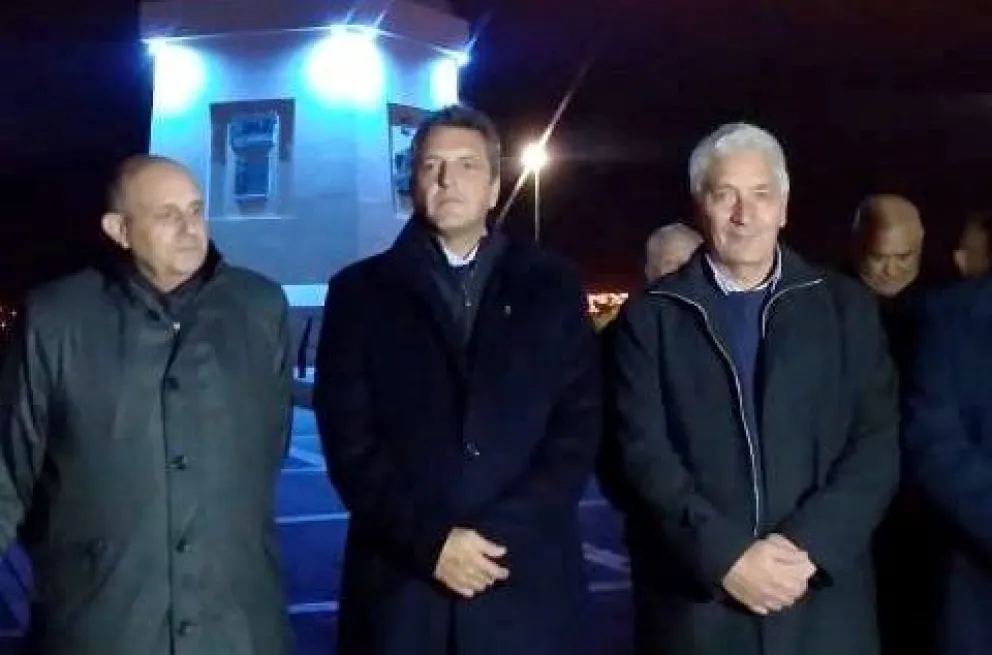 Aprovechando la visita de Sergio Massa dejaron inauguradas las luminarias en el Cerro de la Caballada