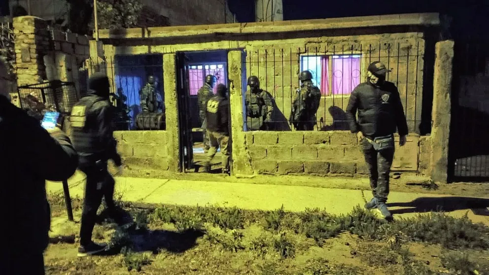 Acribillados a balazos en Trelew: secuestran auto que habría sido usado por los asesinos